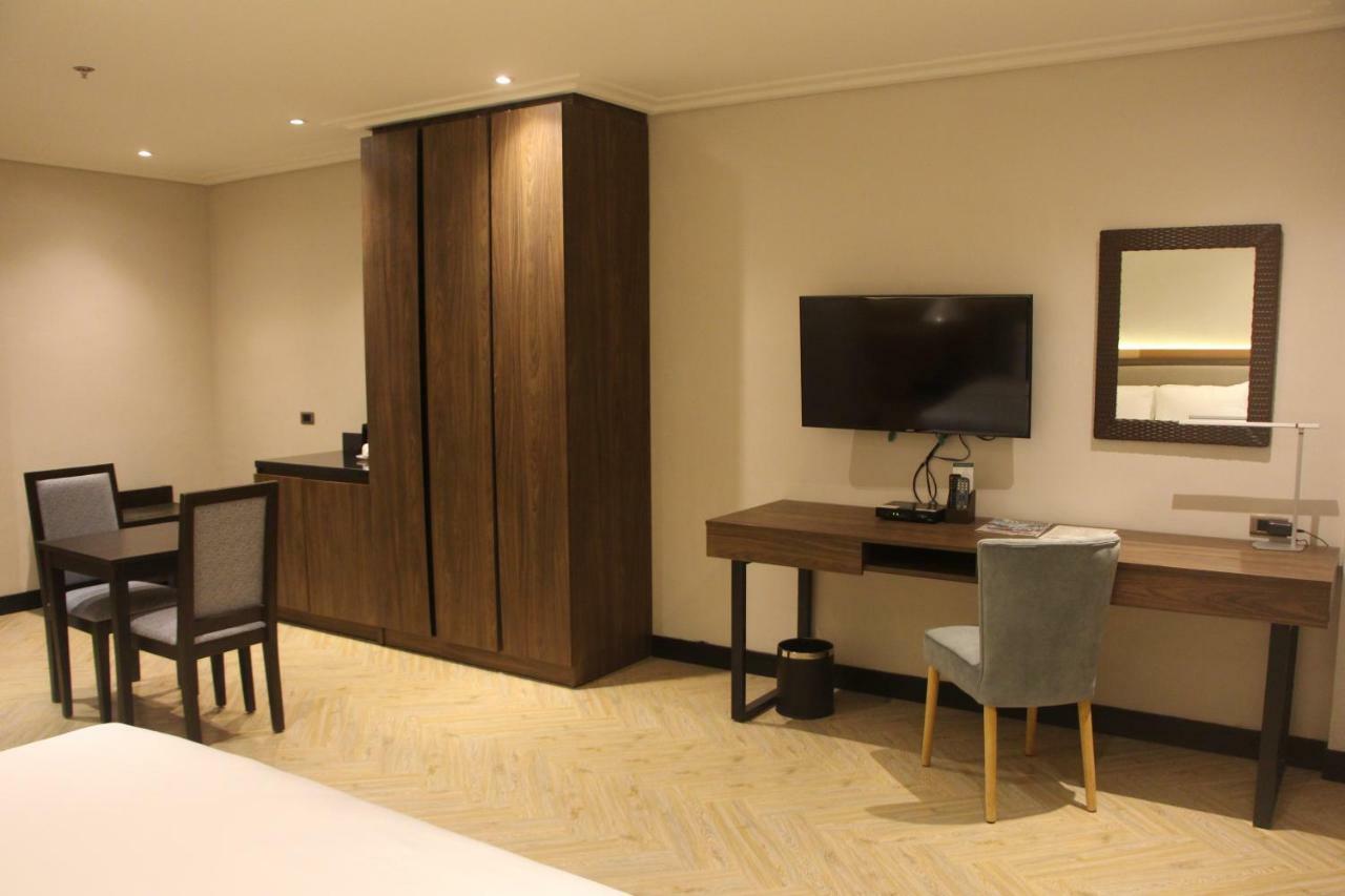 อะคาเซีย โฮเต็ล บาโกลอด Hotel บาโคลอด ภายนอก รูปภาพ