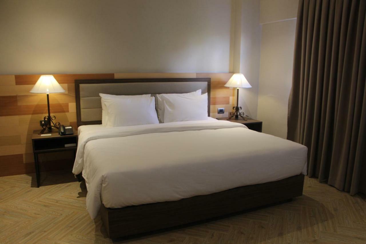 อะคาเซีย โฮเต็ล บาโกลอด Hotel บาโคลอด ภายนอก รูปภาพ