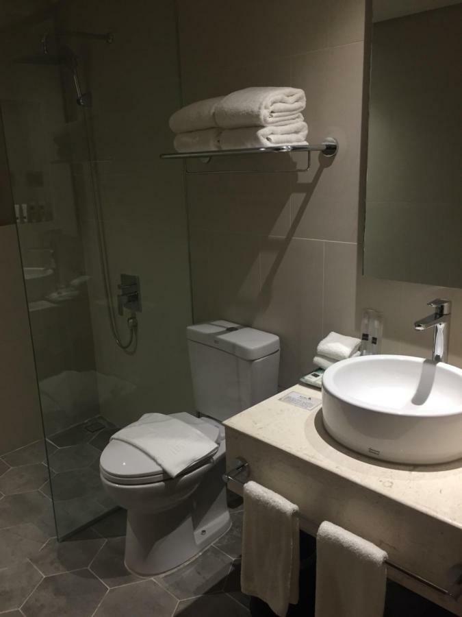อะคาเซีย โฮเต็ล บาโกลอด Hotel บาโคลอด ภายนอก รูปภาพ
