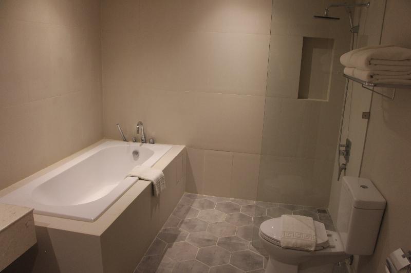 อะคาเซีย โฮเต็ล บาโกลอด Hotel บาโคลอด ภายนอก รูปภาพ