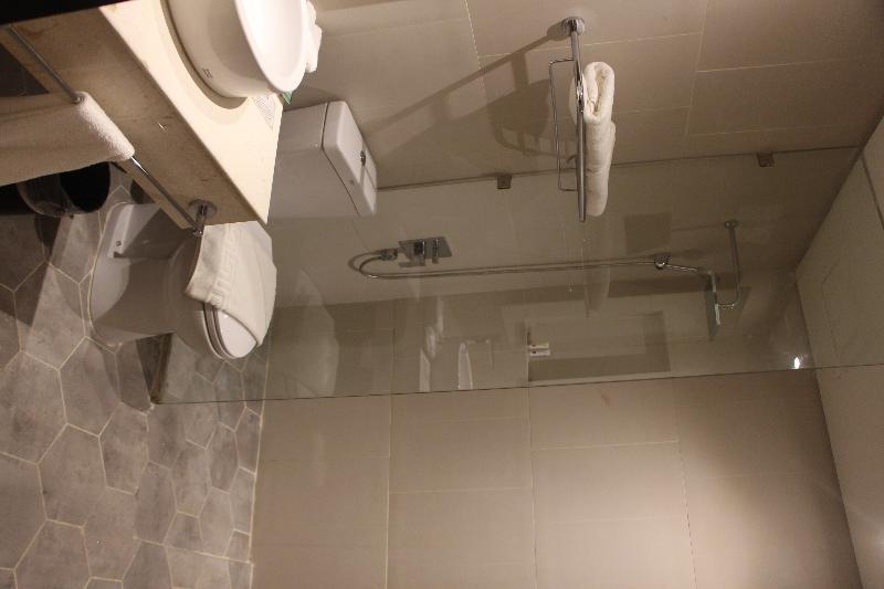 อะคาเซีย โฮเต็ล บาโกลอด Hotel บาโคลอด ภายนอก รูปภาพ
