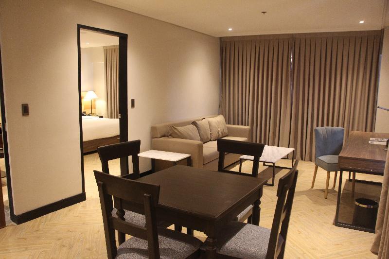 อะคาเซีย โฮเต็ล บาโกลอด Hotel บาโคลอด ภายนอก รูปภาพ