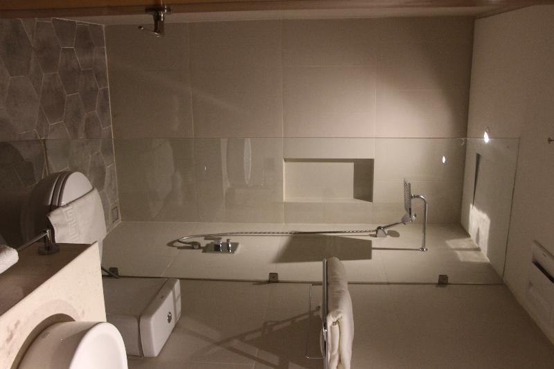 อะคาเซีย โฮเต็ล บาโกลอด Hotel บาโคลอด ภายนอก รูปภาพ